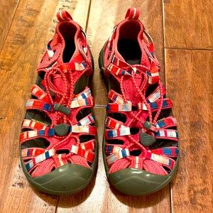 Girls Keens. EUC